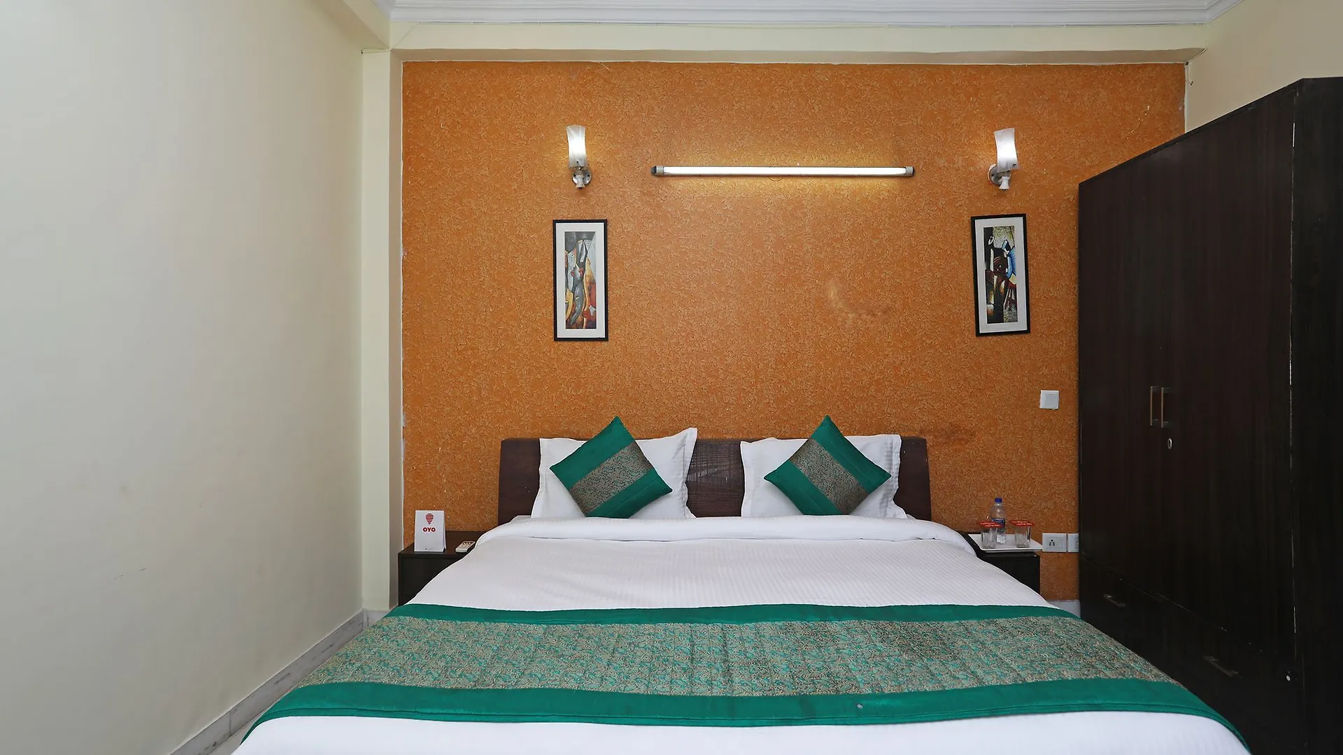 Oyo 11606 Hotel Diplomat Residency 古尔冈