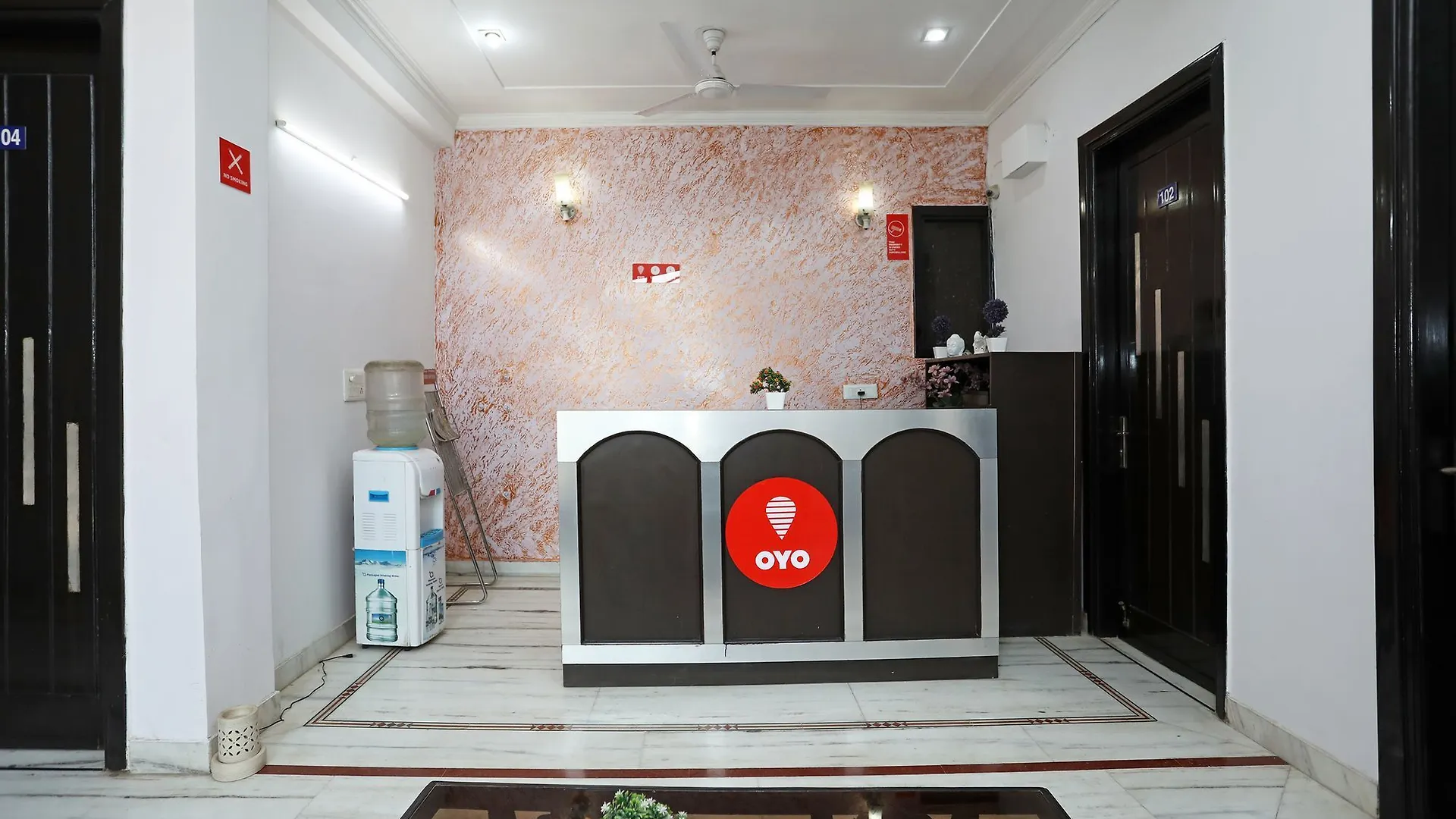 Oyo 11606 Hotel Diplomat Residency Gurgaon