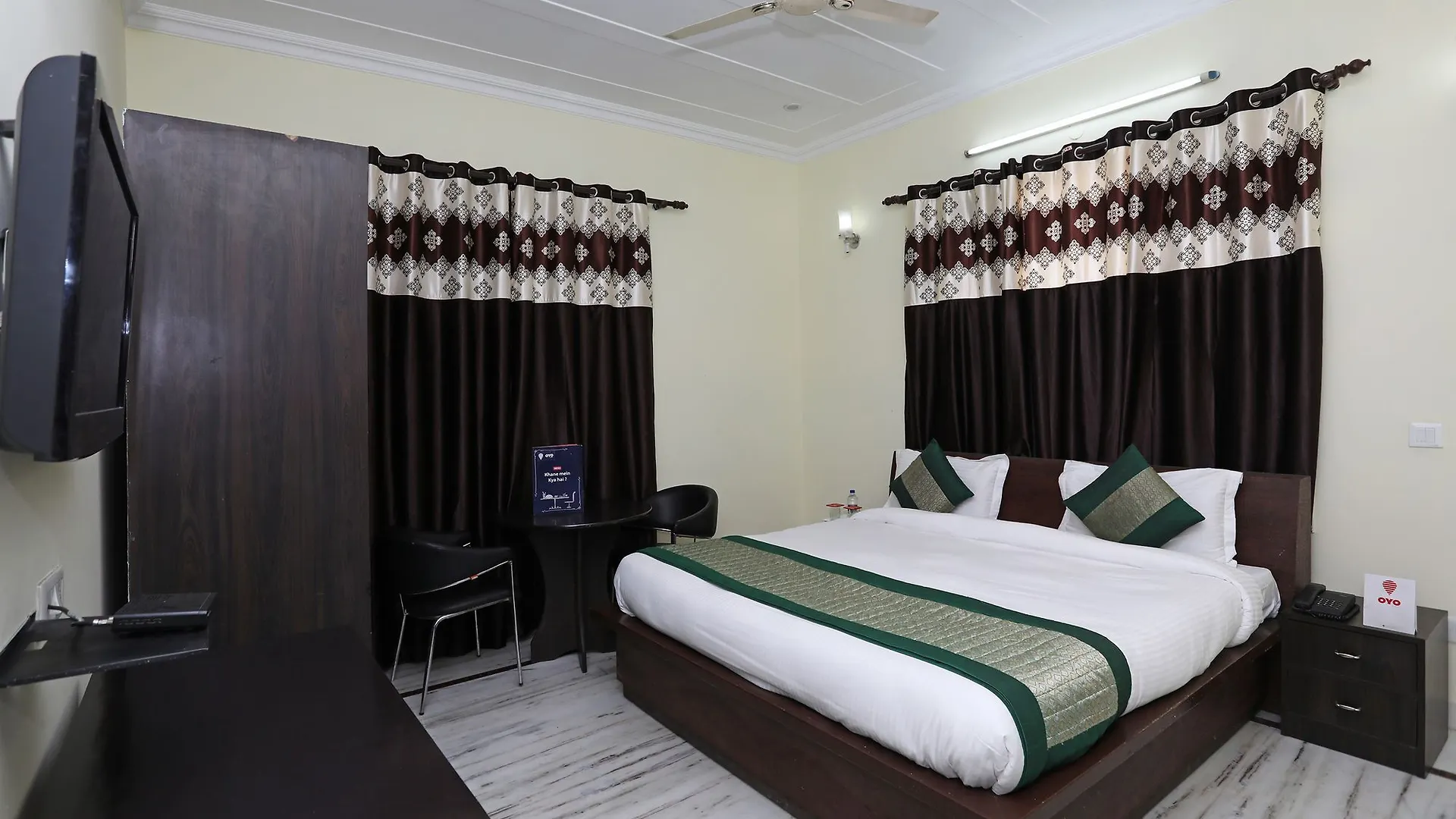 Oyo 11606 Hotel Diplomat Residency Gurgaon